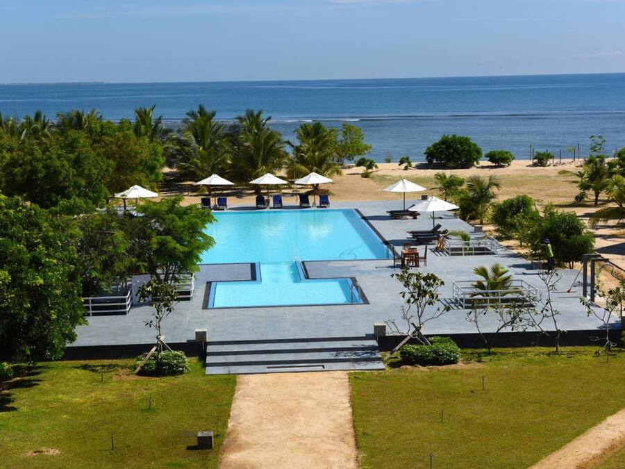 Outdoor pool, pool loungers