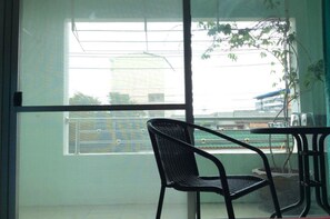 Standard Double Room | Een bureau, gratis wifi