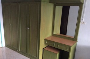 Standard Double Room | Desk, free WiFi - C.S. Apartment Hat Yai (Hat Yai)