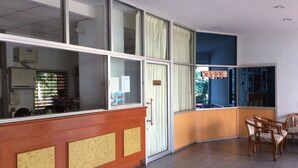 A spacious lobby with a reception desk, large windows, and a view of the outdoors. - C.S. Apartment Hat Yai (Hat Yai)