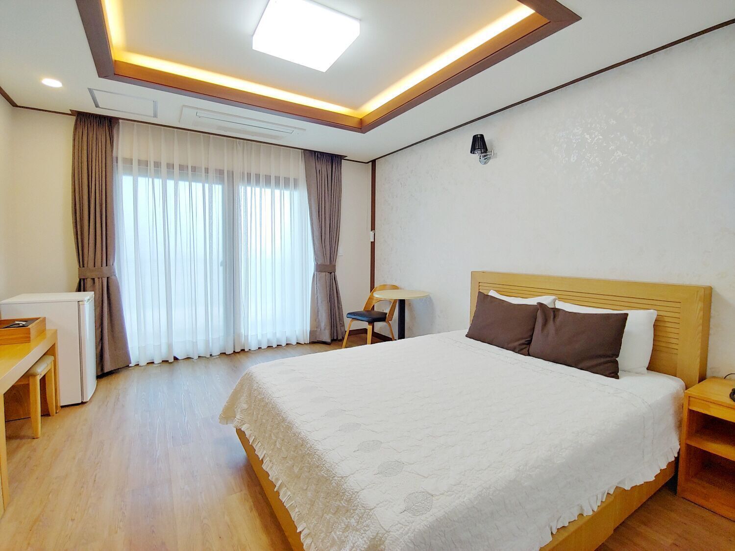 Free WiFi, wheelchair access