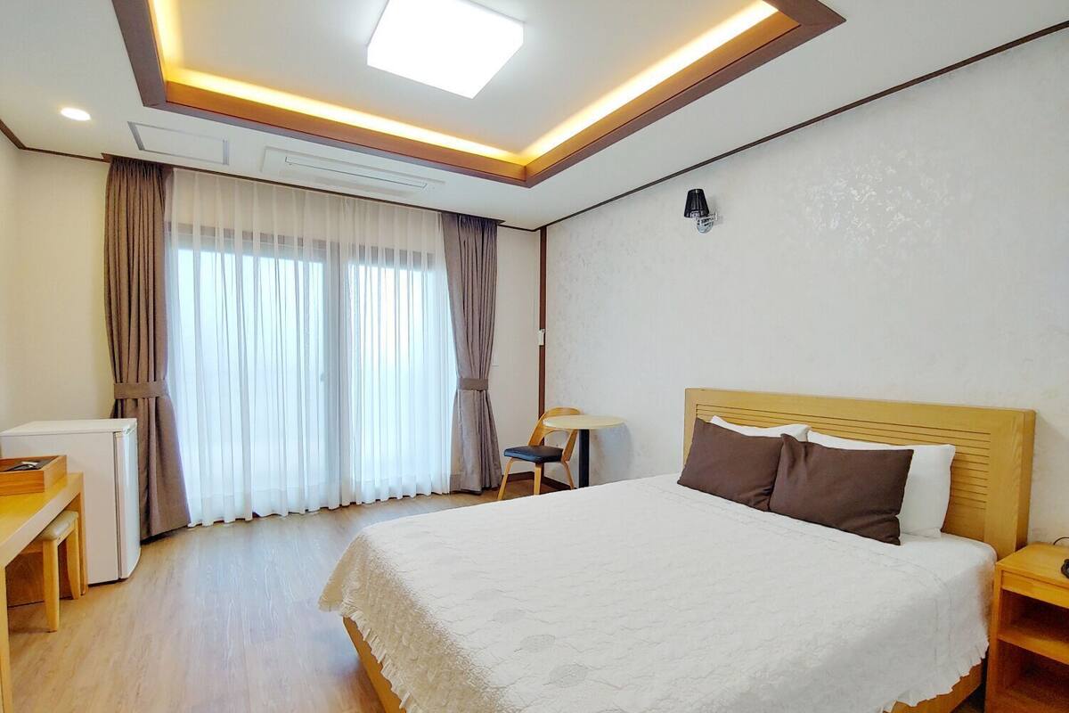 Free WiFi, wheelchair access