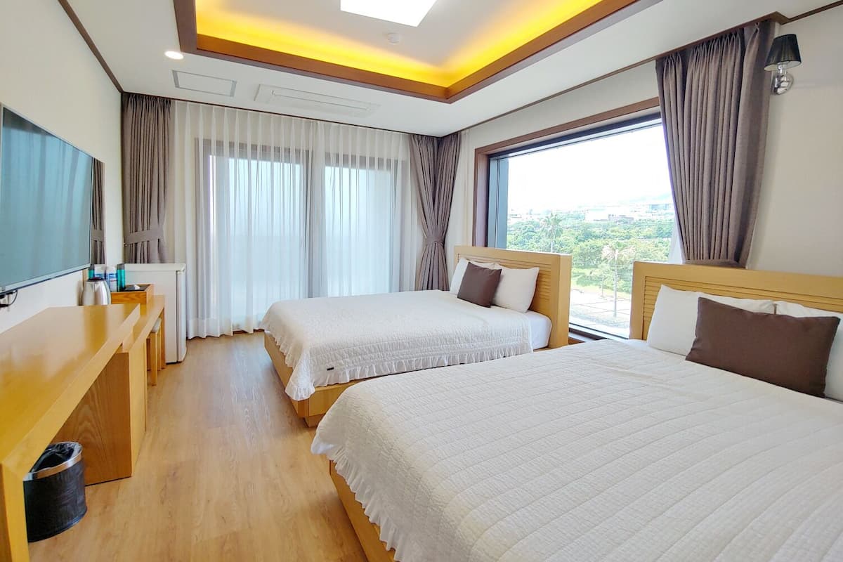 Family Twin Room | Free WiFi, wheelchair access