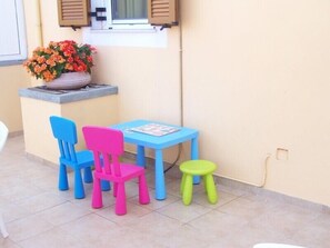 Studio Keluarga | Teras/patio