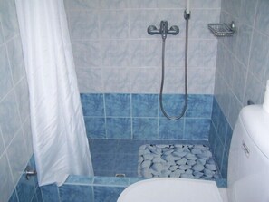 Standardværelse | Badeværelse | Bruser, designertoiletartikler, hårtørrer