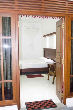 Chambre Deluxe | Coffres-forts dans les chambres, bureau, fer et planche à repasser