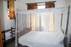 In-room safe, desk, iron/ironing board, free WiFi - Suwa Arana Resort & Spa (Mirissa)