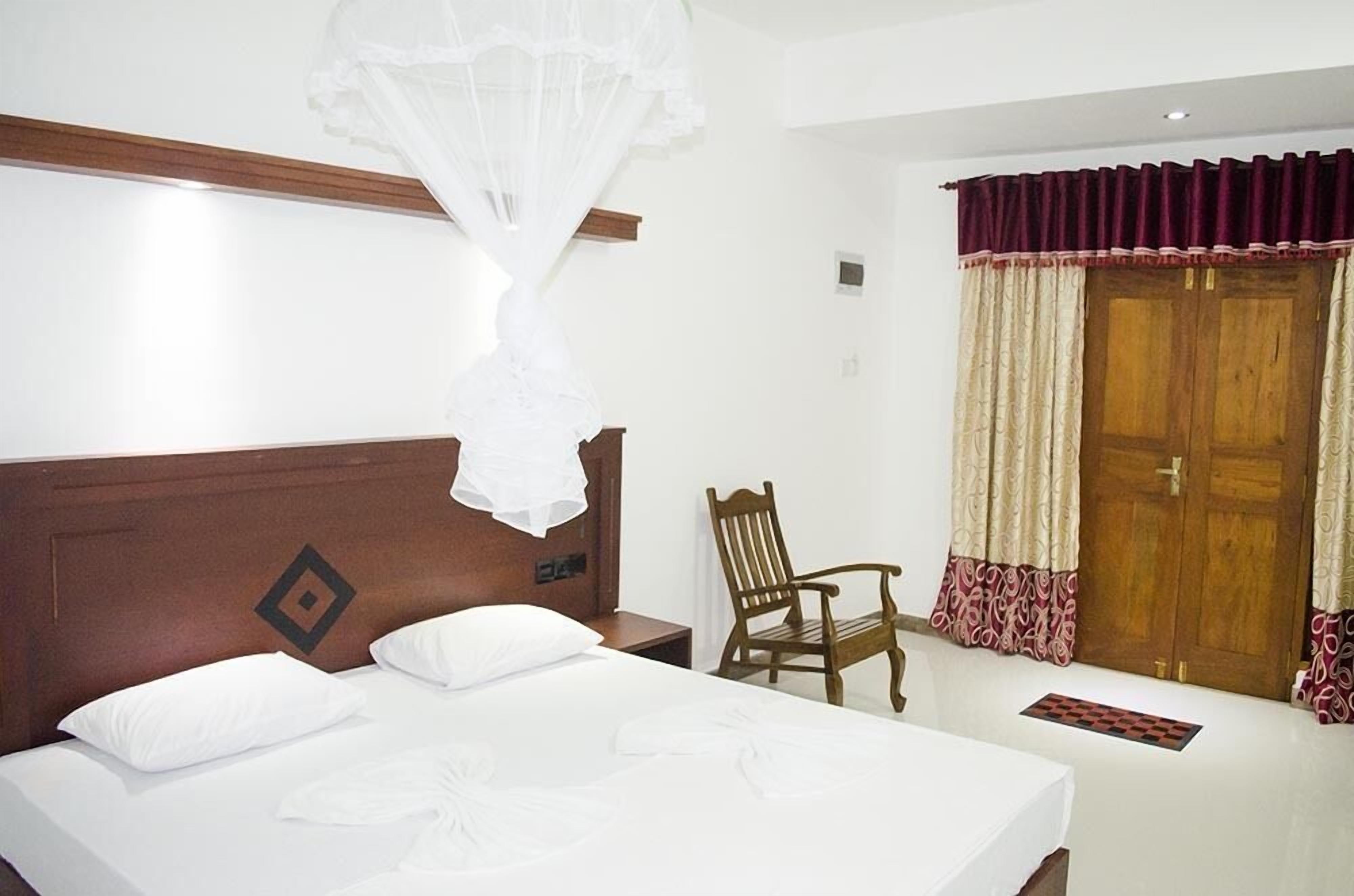 Deluxe Room | In-room safe, desk, iron/ironing board, free WiFi