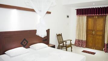 Deluxe Room | In-room safe, desk, iron/ironing board, free WiFi