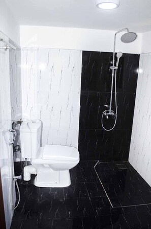 Superior Room | Bathroom - Suwa Arana Resort & Spa (Mirissa)