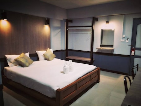 Desk, blackout drapes, rollaway beds, free WiFi