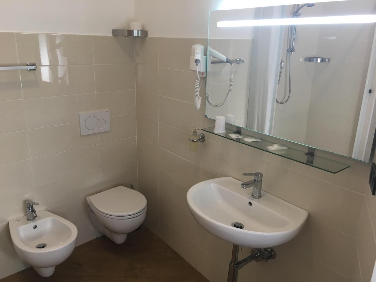 shower, free toiletries, hair dryer, bidet