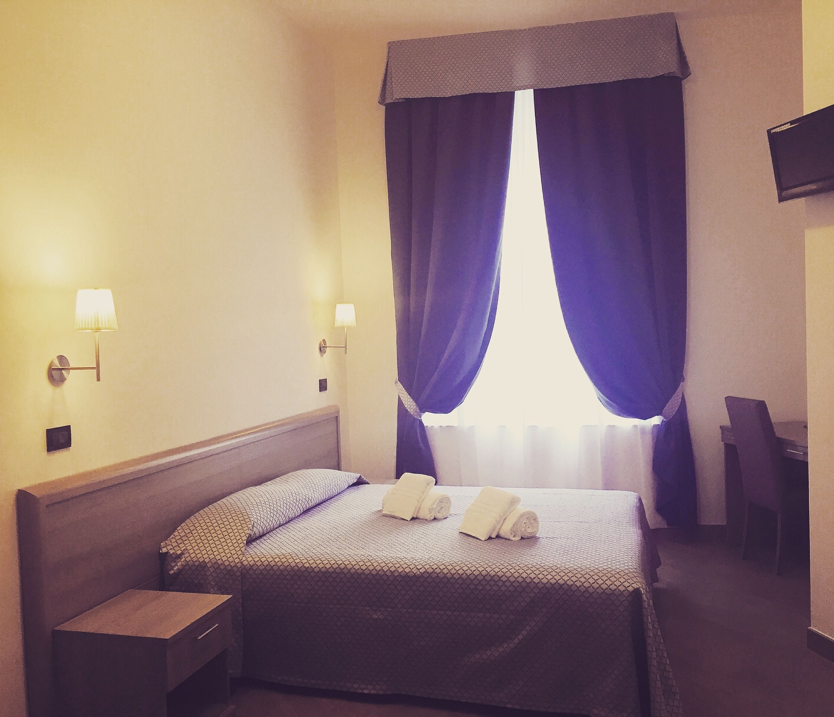 double or twin room | desk, free wifi, bed sheets
