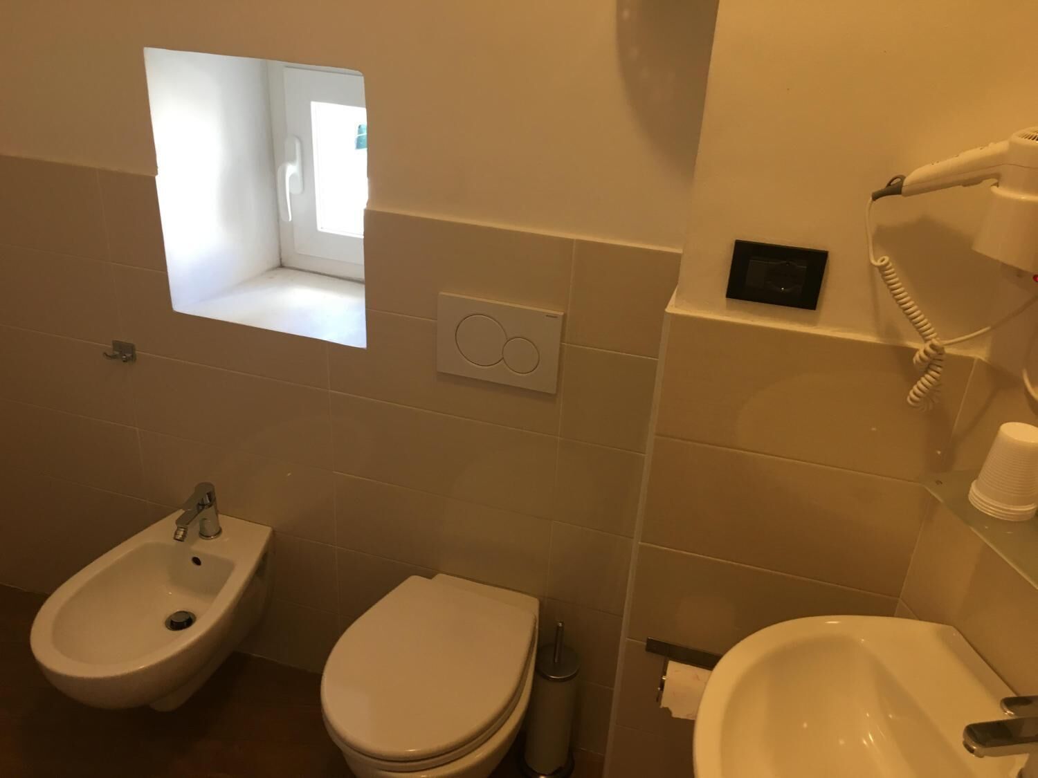 shower, free toiletries, hair dryer, bidet