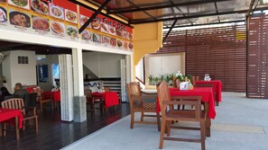Breakfast, lunch, dinner and brunch served - Family Guesthouse (Koh Samui)