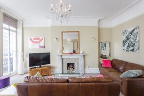 Luxury Apartment, 2 Bedrooms, Sea View | Living room