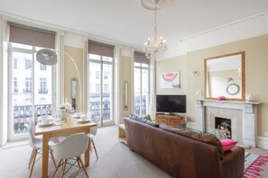 Luxury Apartment, 2 Bedrooms, Sea View | Living room