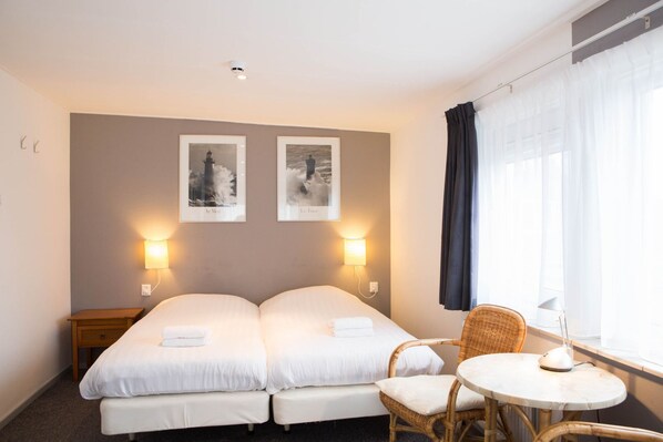 Triple Room | Desk, cribs/infant beds, free WiFi - Hotel Bergen (Bergen)