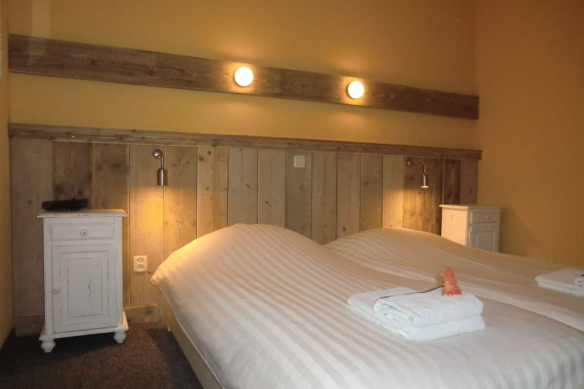 Standard Double Room | Desk, cots/infant beds, free WiFi