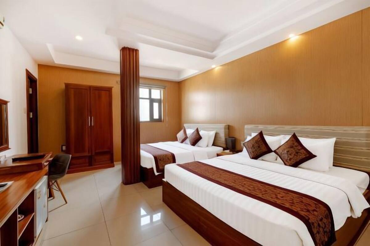 Minibar, desk, soundproofing, rollaway beds
