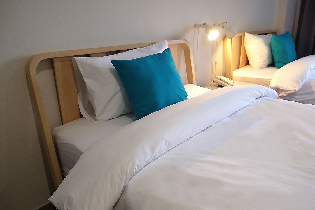standard twin room | free wifi, bed sheets