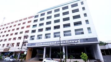 Vista frontal de la propiedad