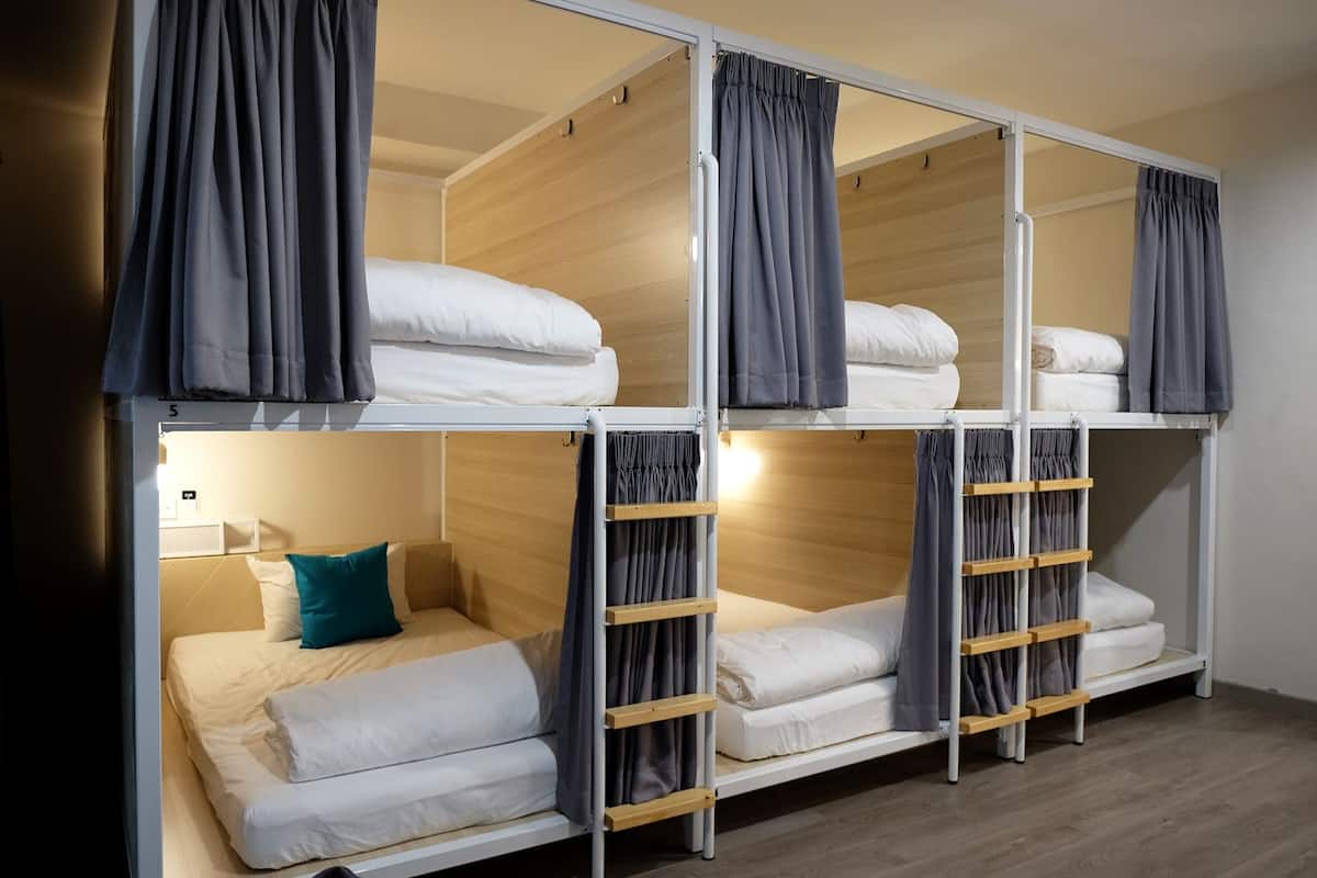Shared Dormitory, Women only