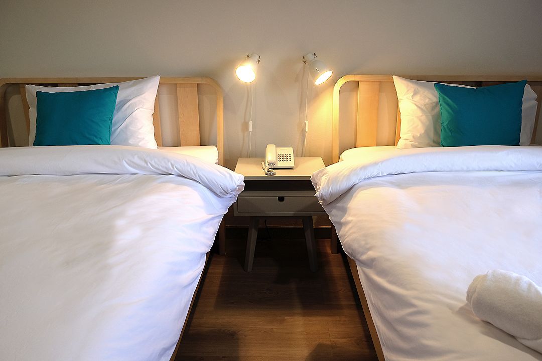 standard twin room | free wifi, bed sheets