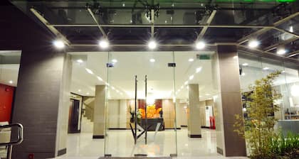 717 Cesar Place Hotel