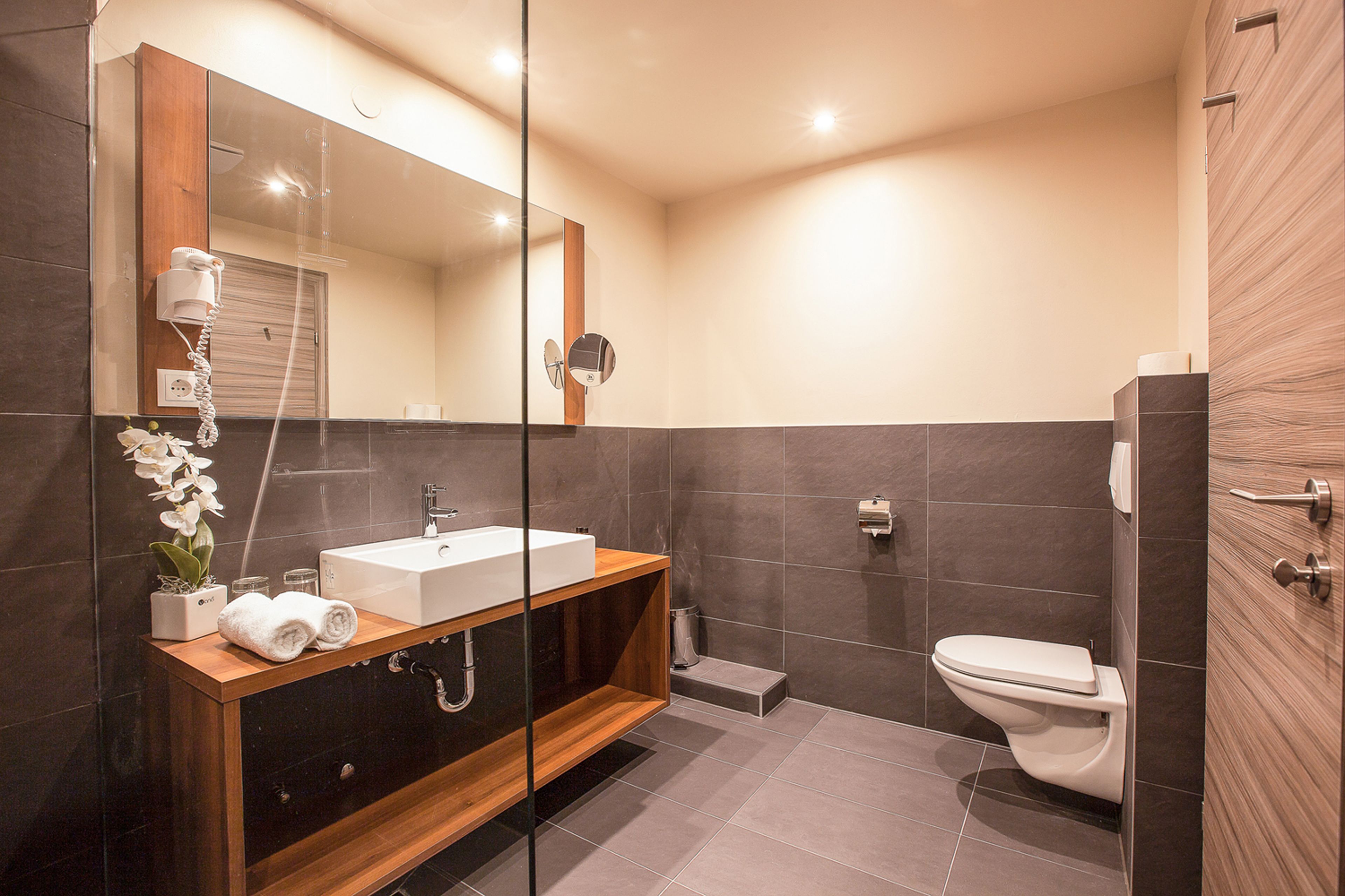 superior double room, balcony, mountain view | bathroom | shower, free toiletries, hair dryer, bathrobes