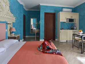 Hochwertige Bettwaren, Minibar (mit einigen kostenlosen Artikeln)
