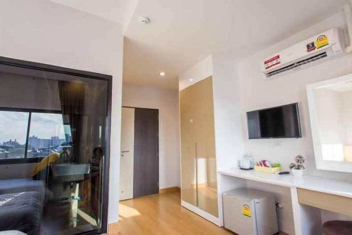 Minibar, desk, blackout drapes, rollaway beds