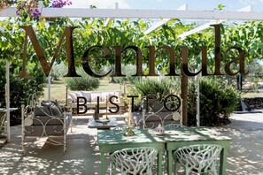 Lunch and dinner served, seafood