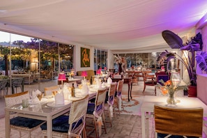 Lunch and dinner served - Zahir Country House (Noto)
