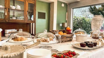 Free daily continental breakfast
