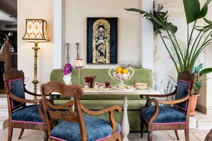 Lunch and dinner served, seafood