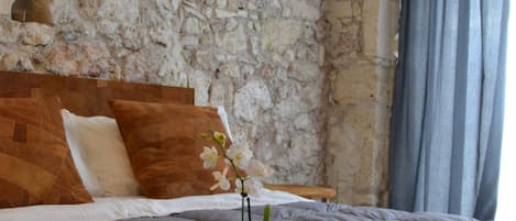 Double Room | Premium bedding, desk, cribs/infant beds, rollaway beds