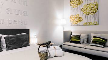 Camera tripla | Biancheria da letto di alta qualità, una scrivania