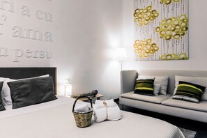 Ropa de cama de alta calidad, escritorio y cunas 