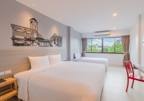 Dreibettzimmer | Zimmersafe, Schreibtisch, kostenloses WLAN, Bettwäsche