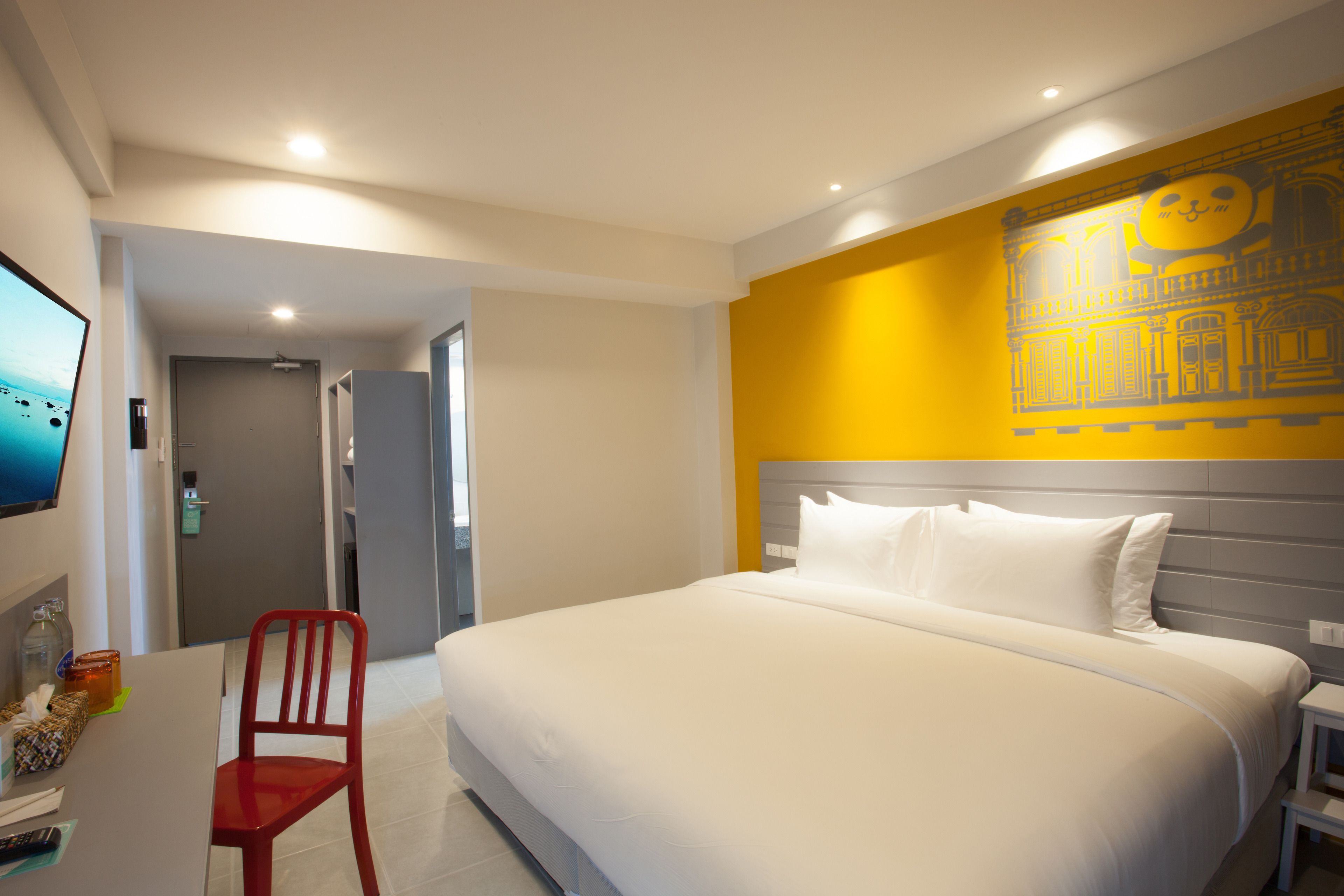 standard room, non smoking | in-room safe, desk, free wifi, bed sheets