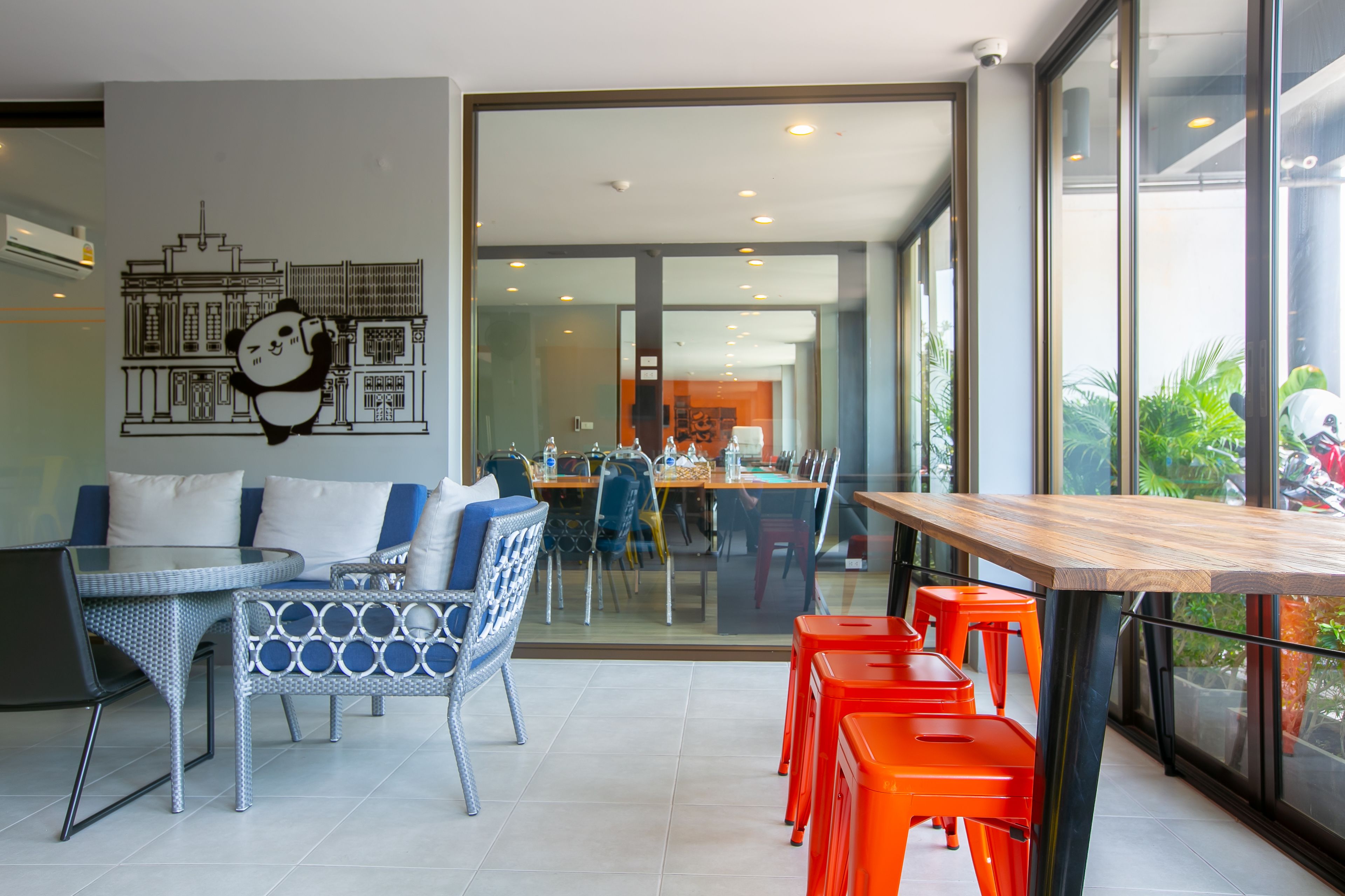 daily buffet breakfast (thb 100 per person)