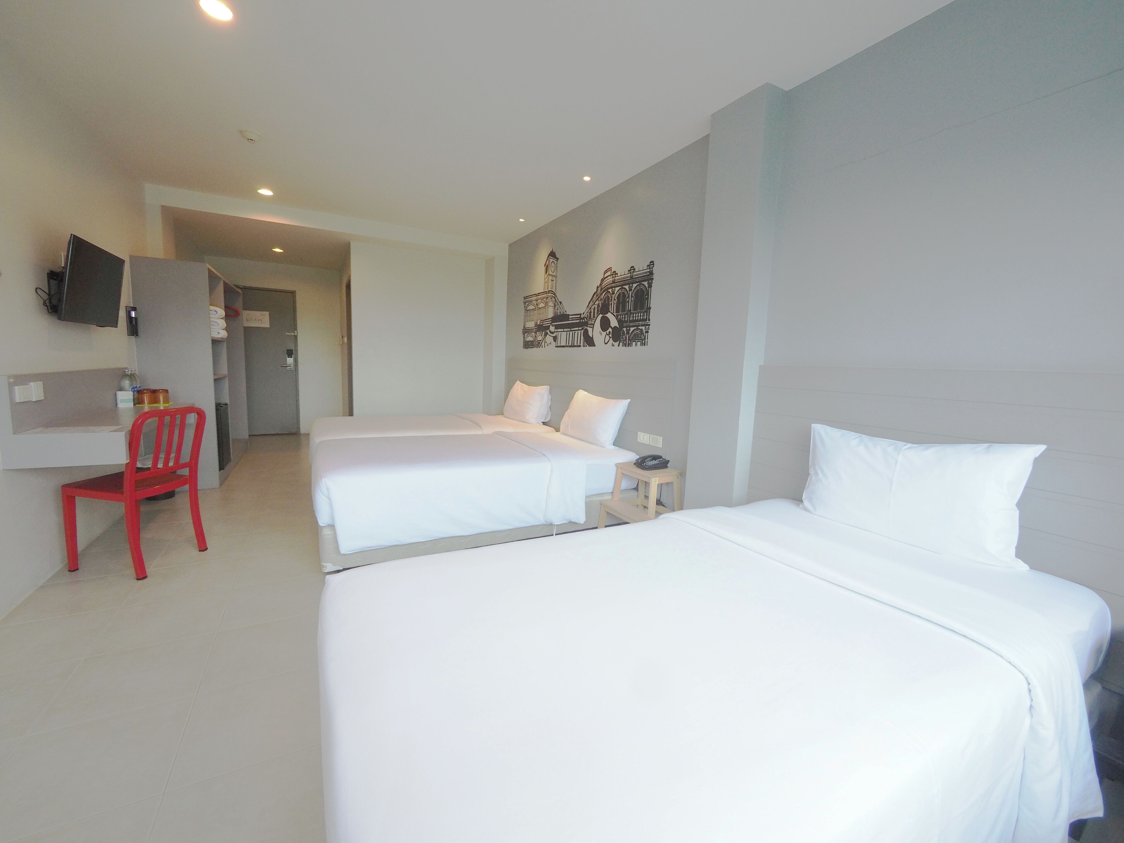 triple room | in-room safe, desk, free wifi, bed sheets