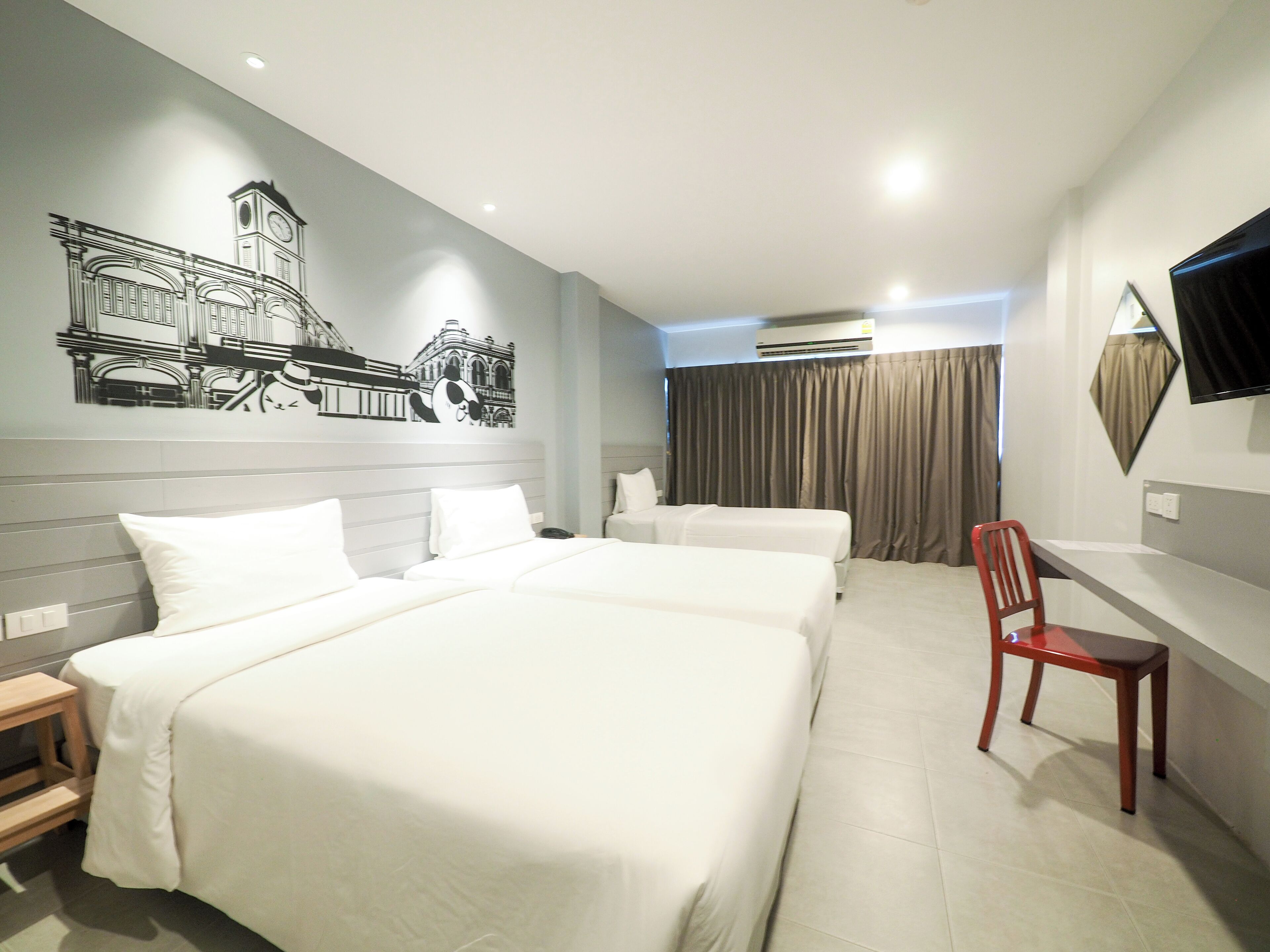 triple room | in-room safe, desk, free wifi, bed sheets