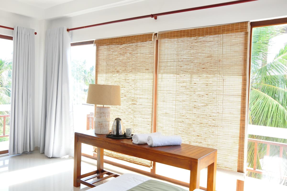 Hochwertige Bettwaren, Zimmersafe, Schreibtisch, Bügeleisen/Bügelbrett