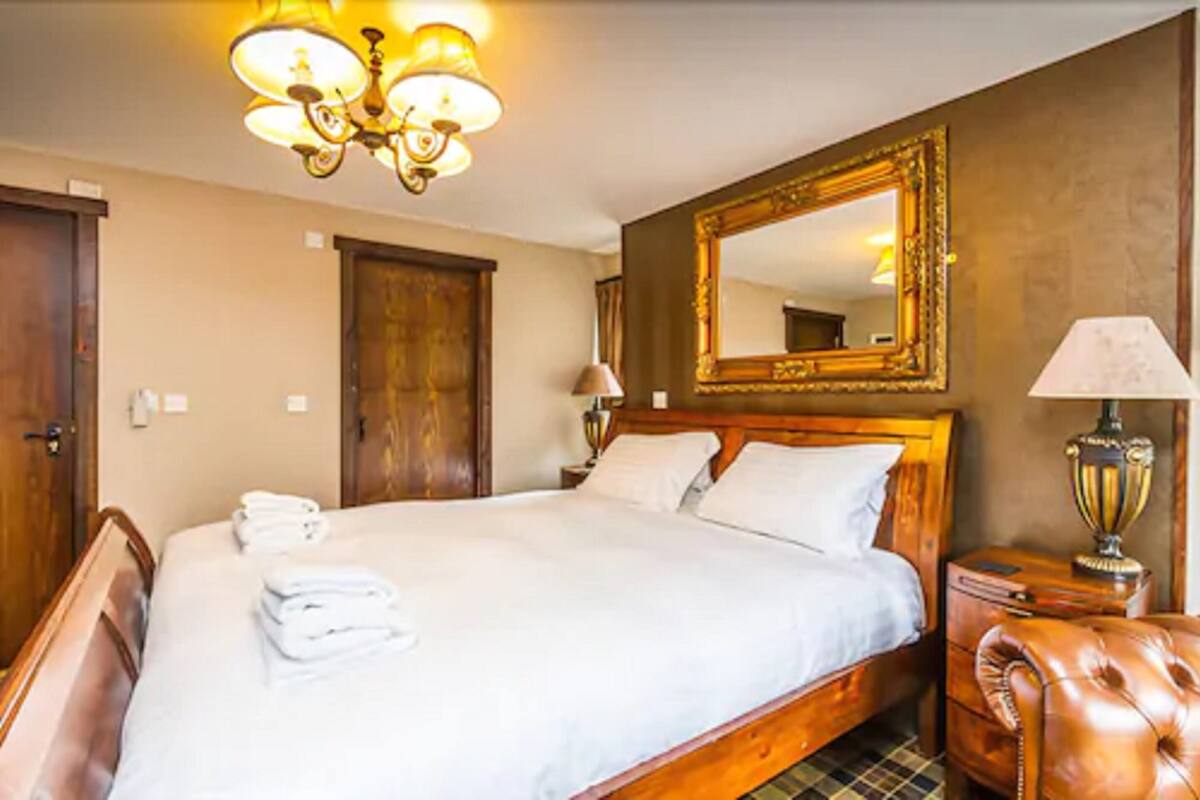 Luxury Suite (Room 103)