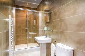 Luxury Double Room (Room 101) | Bathroom