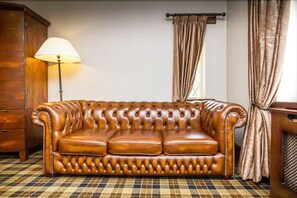 Luxury Suite (Room 103) | Living area