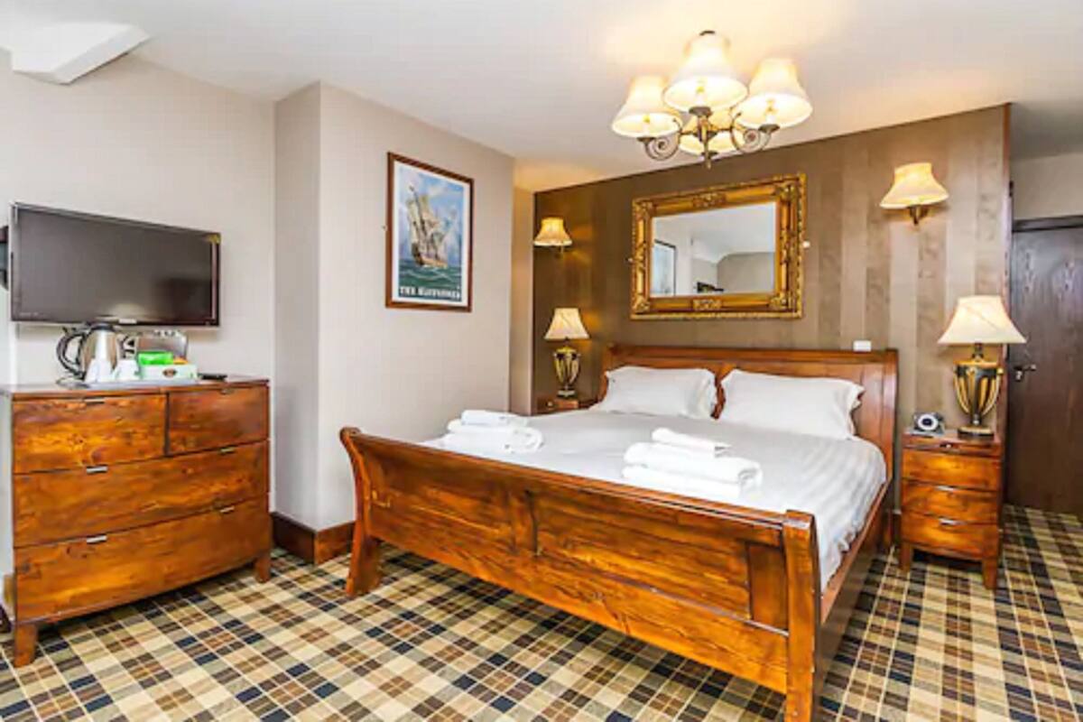 Family Suite, 1 Bedroom (Room 102)