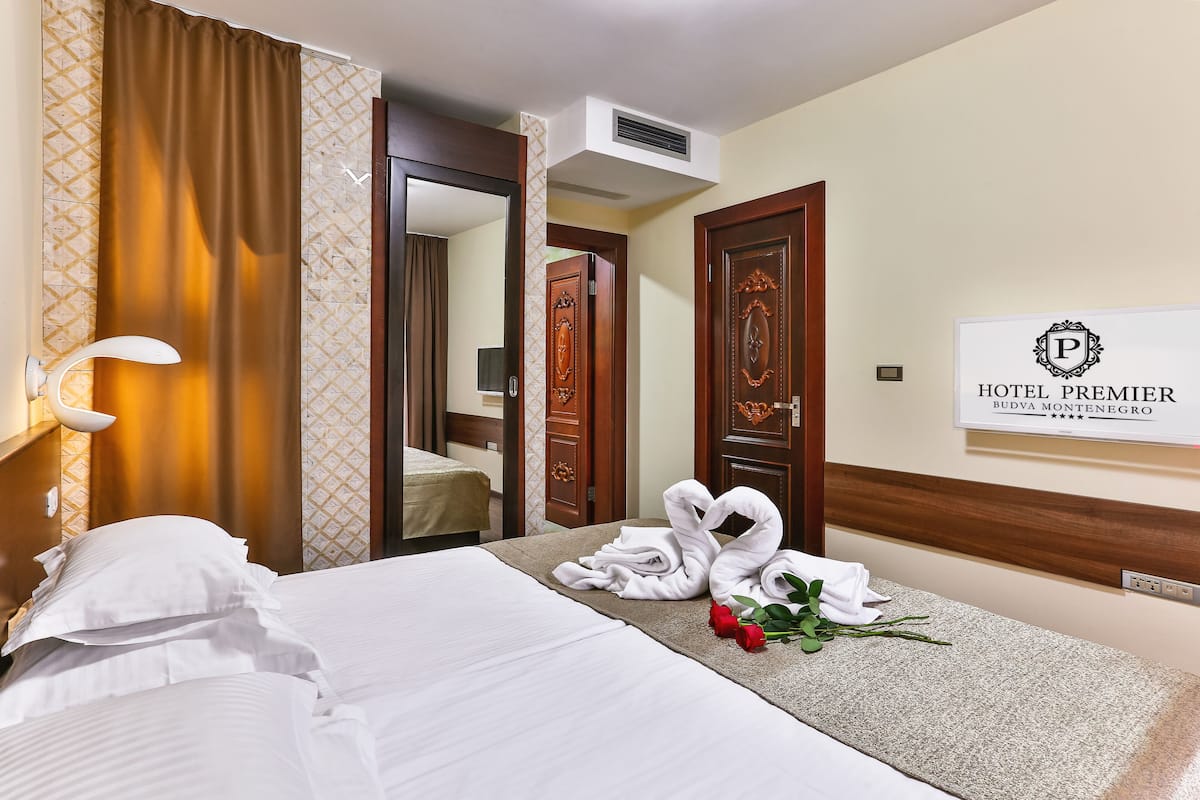 family suite, 2 bedrooms | minibar, in-room safe, soundproofing, iron/ironing board